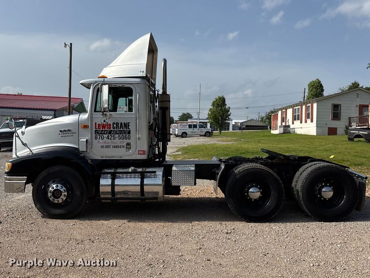 image for item FG0328 1998 International 9200  semi truck