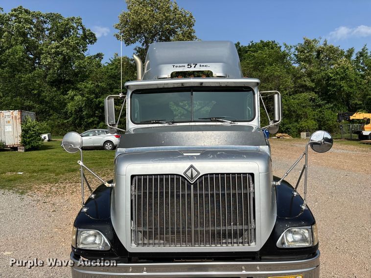 image for item FG0328 1998 International 9200  semi truck