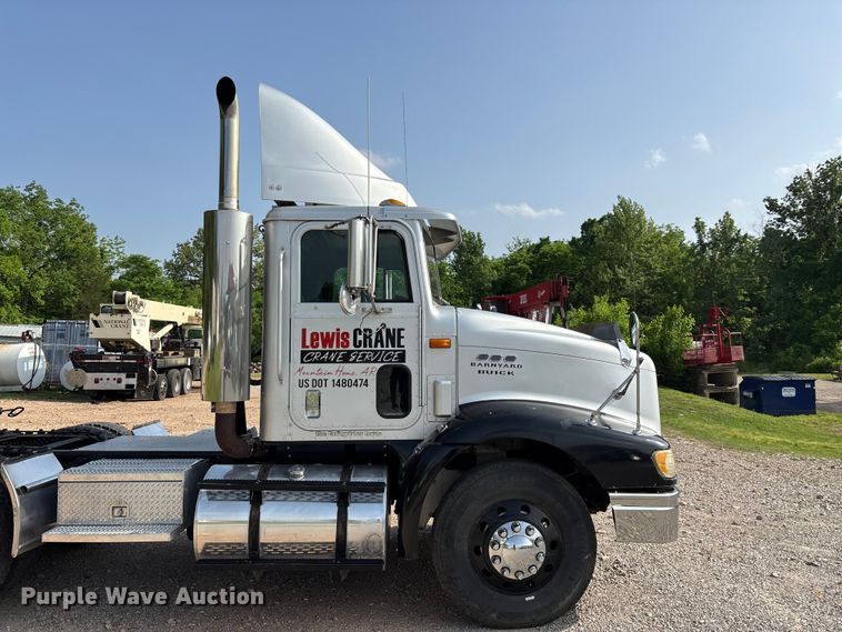 image for item FG0328 1998 International 9200  semi truck