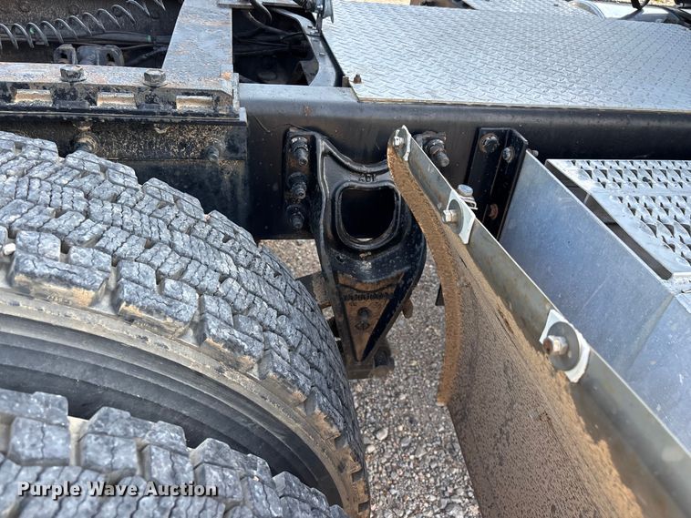 image for item FG0328 1998 International 9200  semi truck