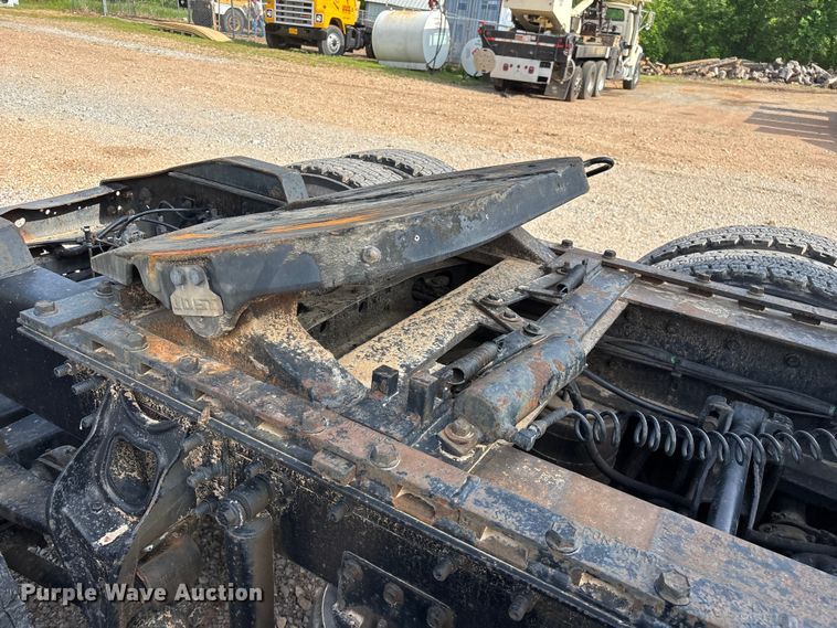 image for item FG0328 1998 International 9200  semi truck
