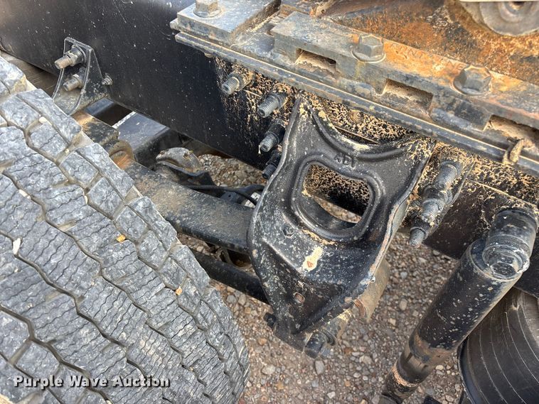 image for item FG0328 1998 International 9200  semi truck