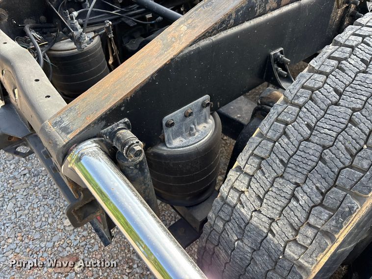 image for item FG0328 1998 International 9200  semi truck