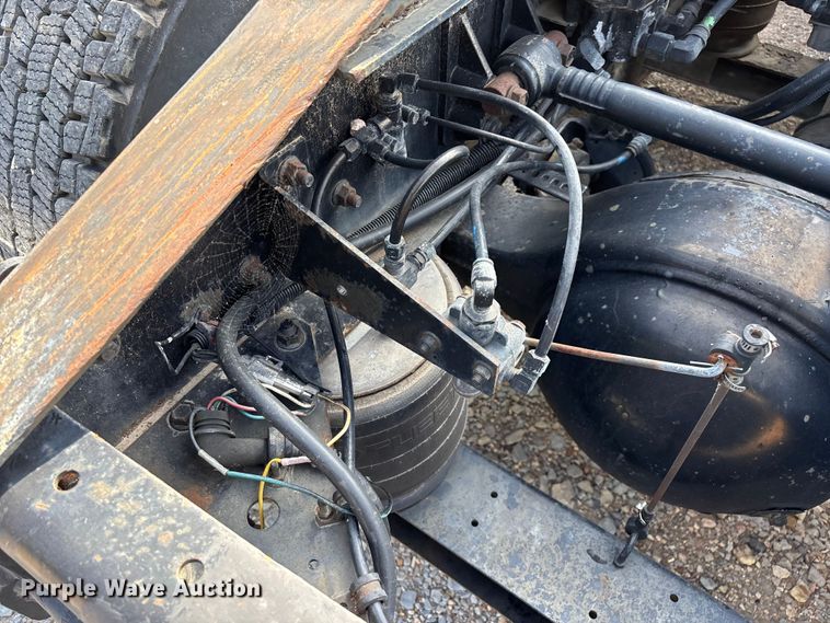 image for item FG0328 1998 International 9200  semi truck
