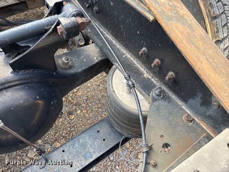 image for item FG0328 1998 International 9200  semi truck