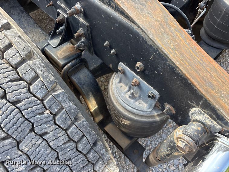 image for item FG0328 1998 International 9200  semi truck