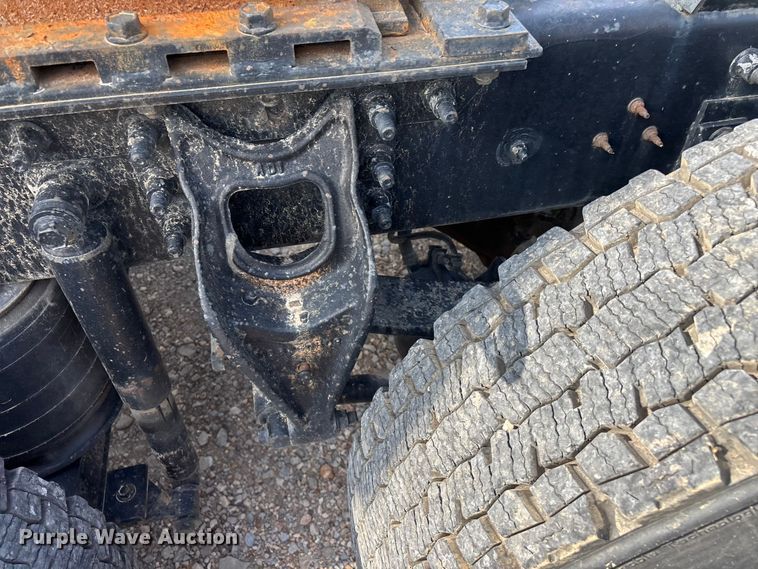 image for item FG0328 1998 International 9200  semi truck