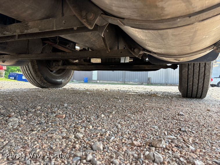 image for item FG0328 1998 International 9200  semi truck