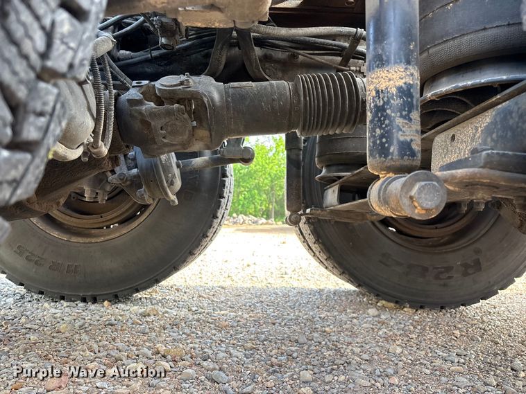 image for item FG0328 1998 International 9200  semi truck