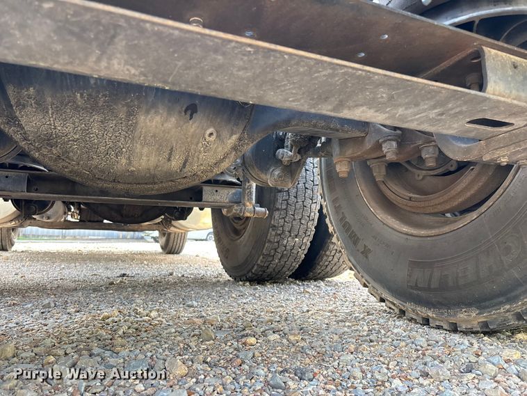 image for item FG0328 1998 International 9200  semi truck