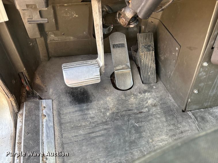 image for item FG0328 1998 International 9200  semi truck