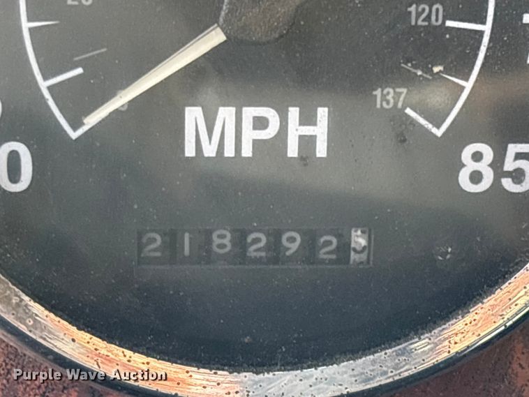 image for item FG0328 1998 International 9200  semi truck
