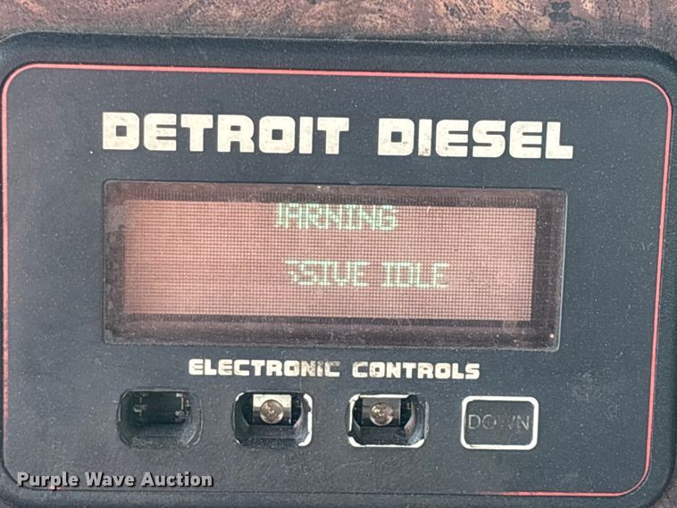 image for item FG0328 1998 International 9200  semi truck