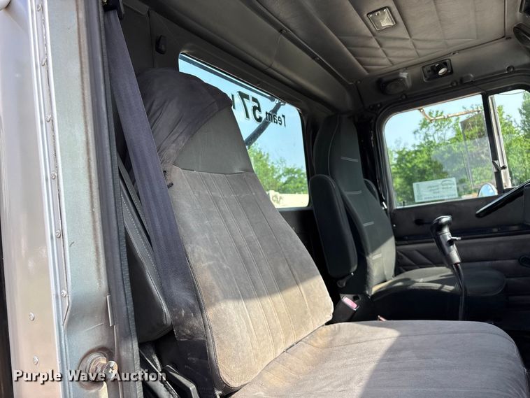 image for item FG0328 1998 International 9200  semi truck