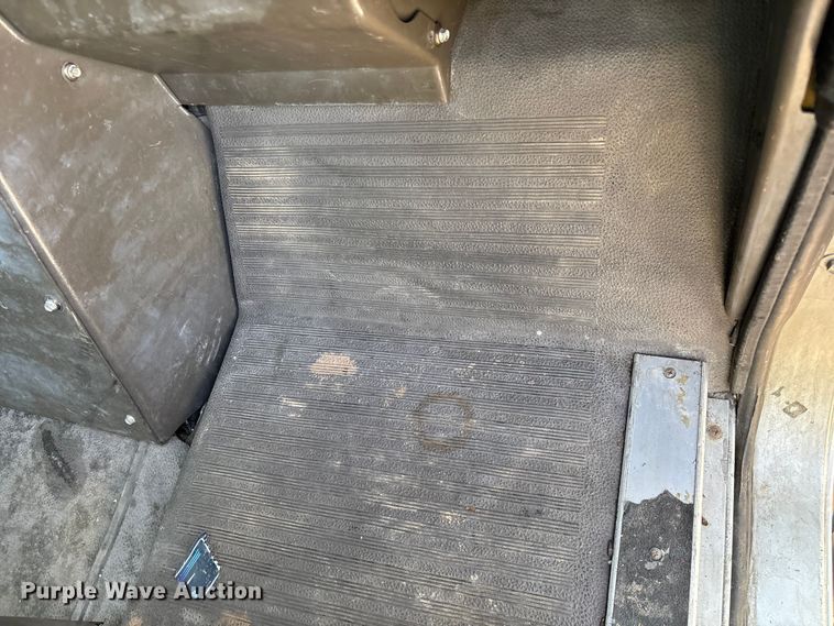 image for item FG0328 1998 International 9200  semi truck