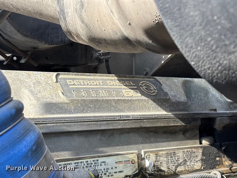 image for item FG0328 1998 International 9200  semi truck