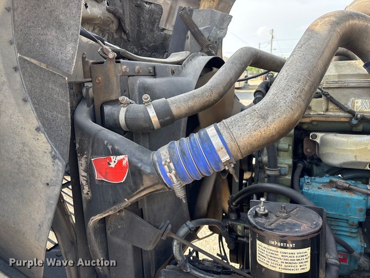 image for item FG0328 1998 International 9200  semi truck