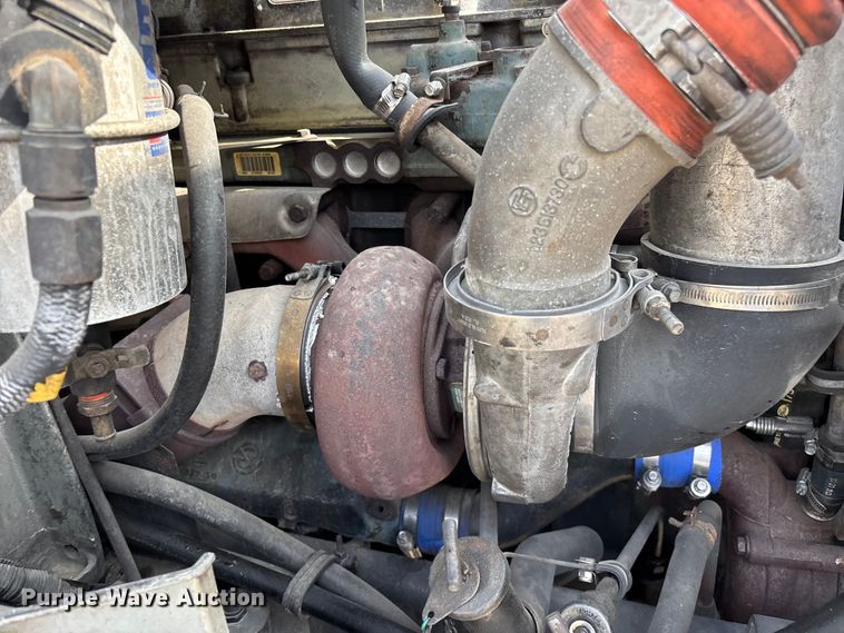 image for item FG0328 1998 International 9200  semi truck