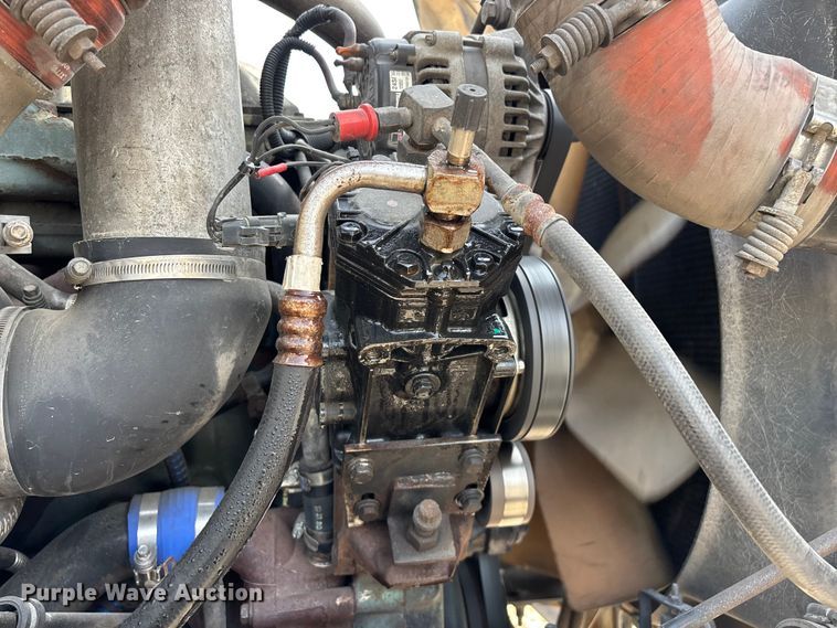 image for item FG0328 1998 International 9200  semi truck