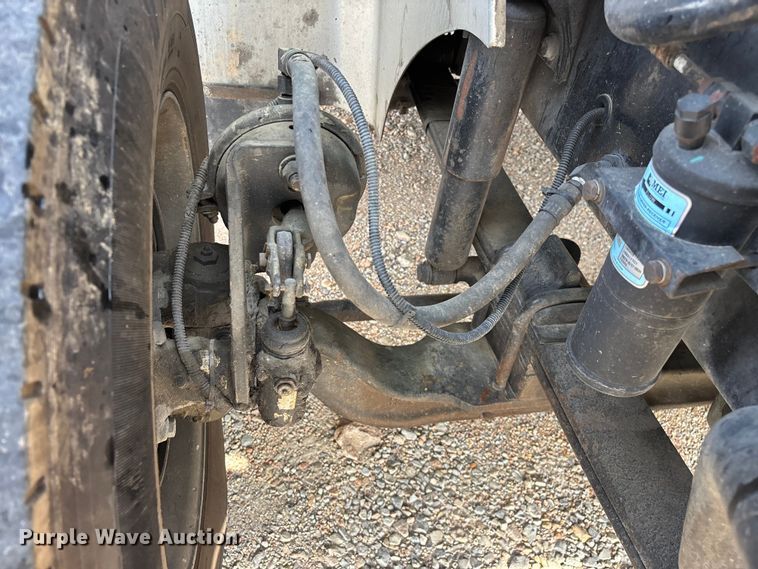 image for item FG0328 1998 International 9200  semi truck