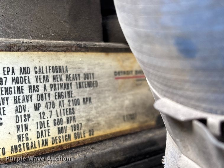image for item FG0328 1998 International 9200  semi truck