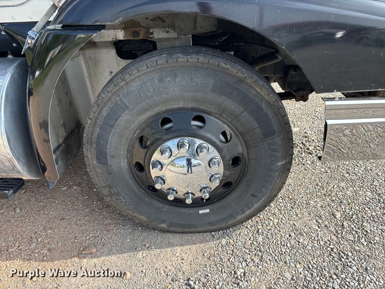 image for item FG0328 1998 International 9200  semi truck