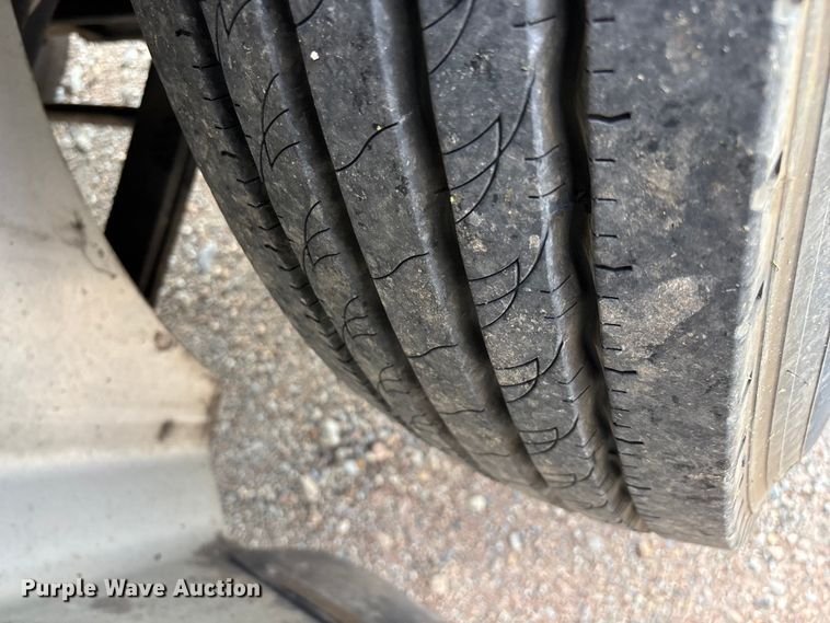 image for item FG0328 1998 International 9200  semi truck