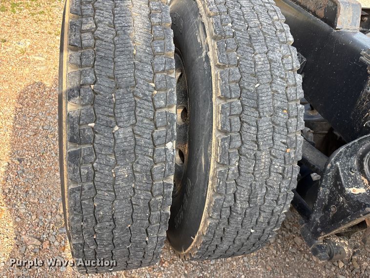 image for item FG0328 1998 International 9200  semi truck