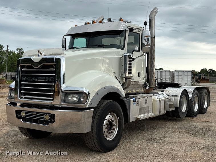 image for item FG0329 2016 Mack Titan TD713  semi truck