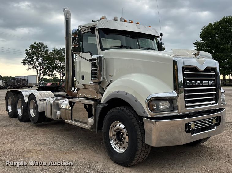 image for item FG0329 2016 Mack Titan TD713  semi truck