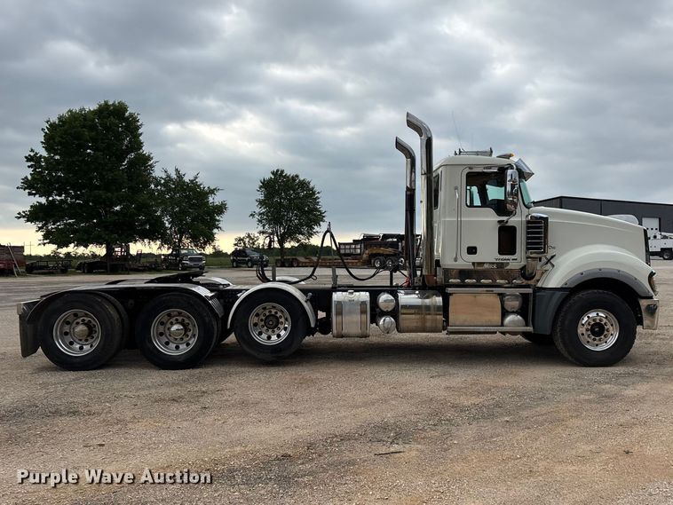 image for item FG0329 2016 Mack Titan TD713  semi truck