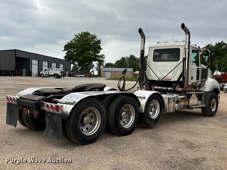 image for item FG0329 2016 Mack Titan TD713  semi truck