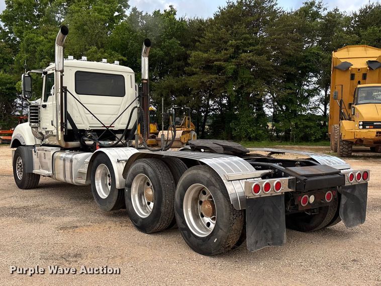 image for item FG0329 2016 Mack Titan TD713  semi truck