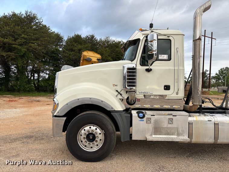 image for item FG0329 2016 Mack Titan TD713  semi truck