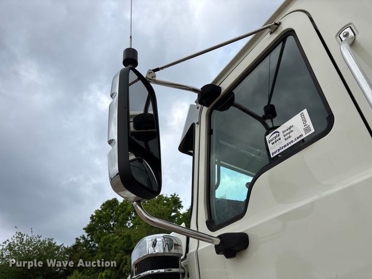 image for item FG0329 2016 Mack Titan TD713  semi truck