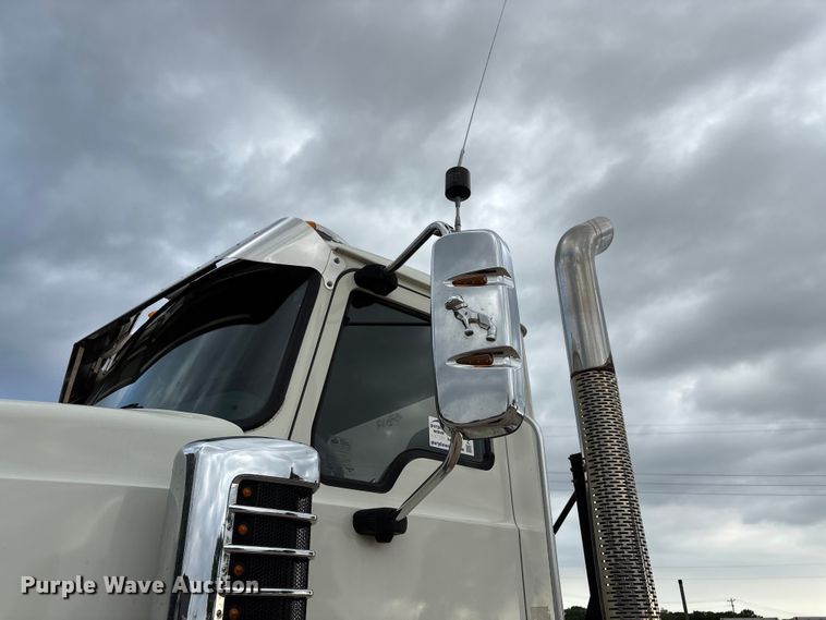 image for item FG0329 2016 Mack Titan TD713  semi truck