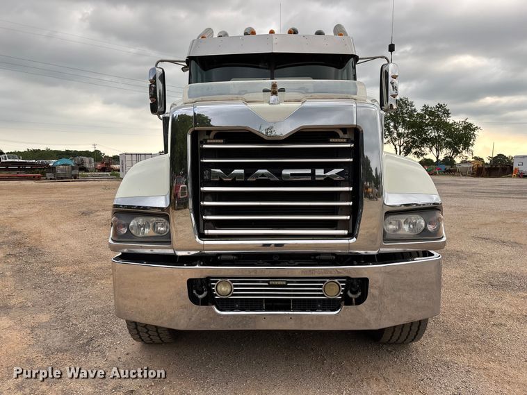 image for item FG0329 2016 Mack Titan TD713  semi truck