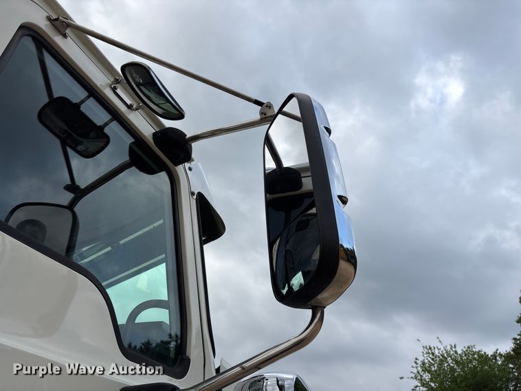 image for item FG0329 2016 Mack Titan TD713  semi truck