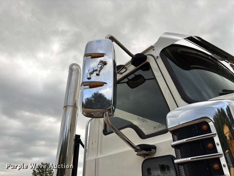image for item FG0329 2016 Mack Titan TD713  semi truck