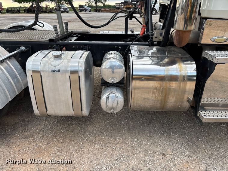 image for item FG0329 2016 Mack Titan TD713  semi truck
