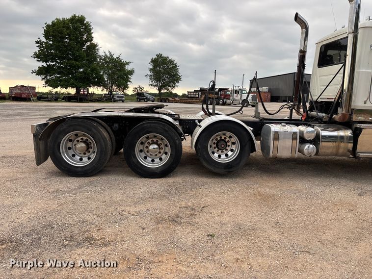 image for item FG0329 2016 Mack Titan TD713  semi truck