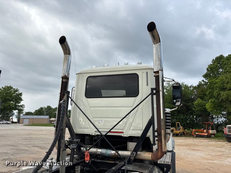 image for item FG0329 2016 Mack Titan TD713  semi truck