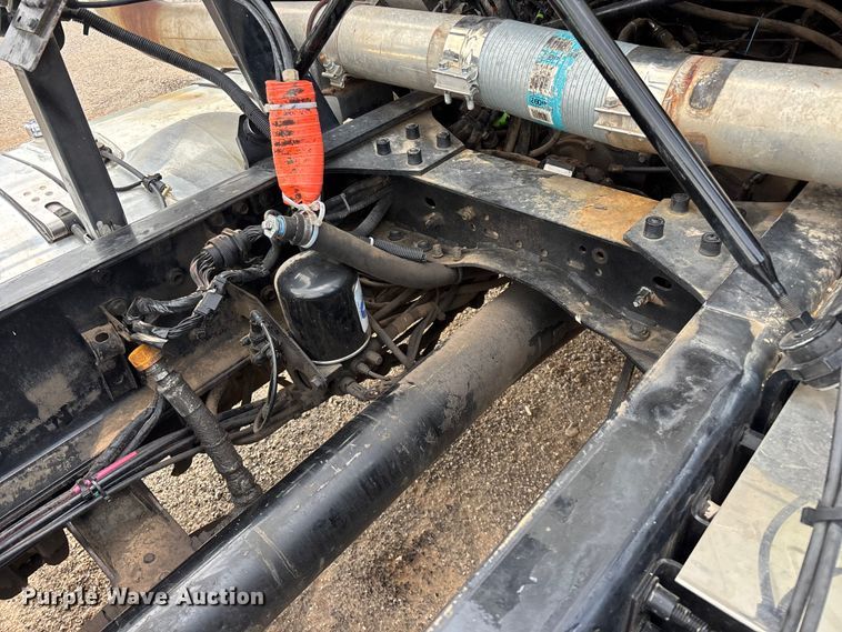 image for item FG0329 2016 Mack Titan TD713  semi truck
