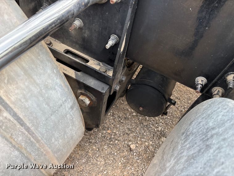 image for item FG0329 2016 Mack Titan TD713  semi truck