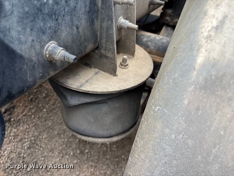 image for item FG0329 2016 Mack Titan TD713  semi truck