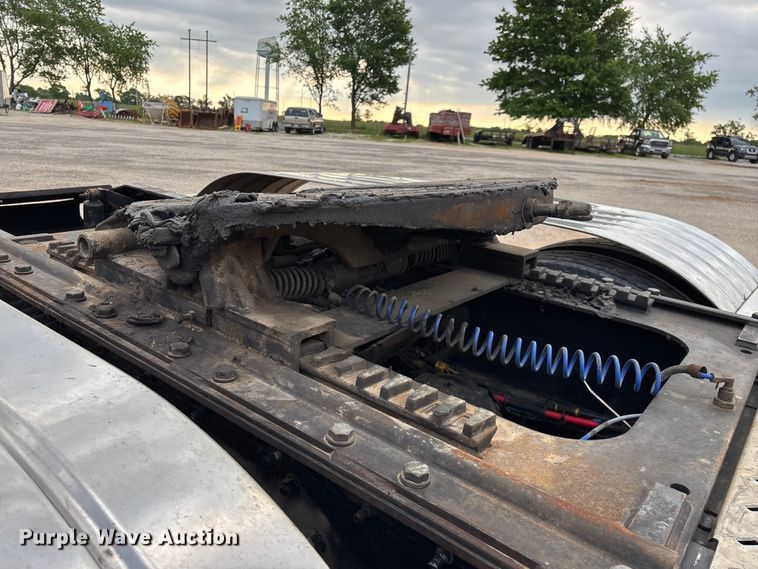 image for item FG0329 2016 Mack Titan TD713  semi truck