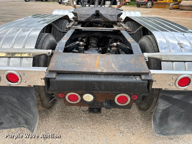 image for item FG0329 2016 Mack Titan TD713  semi truck