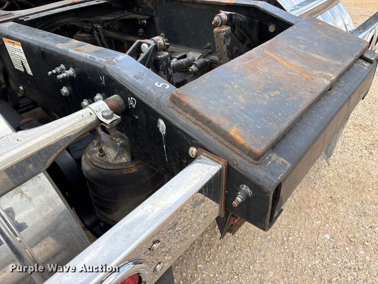 image for item FG0329 2016 Mack Titan TD713  semi truck