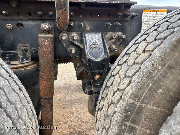 image for item FG0329 2016 Mack Titan TD713  semi truck