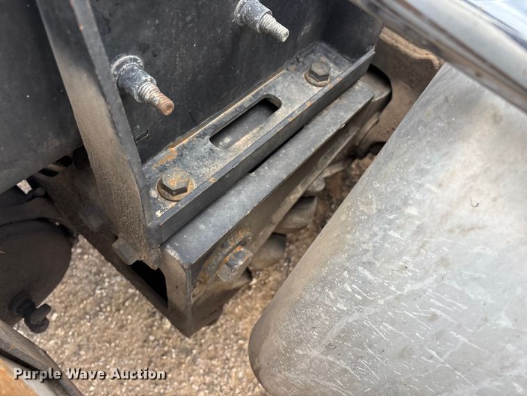 image for item FG0329 2016 Mack Titan TD713  semi truck